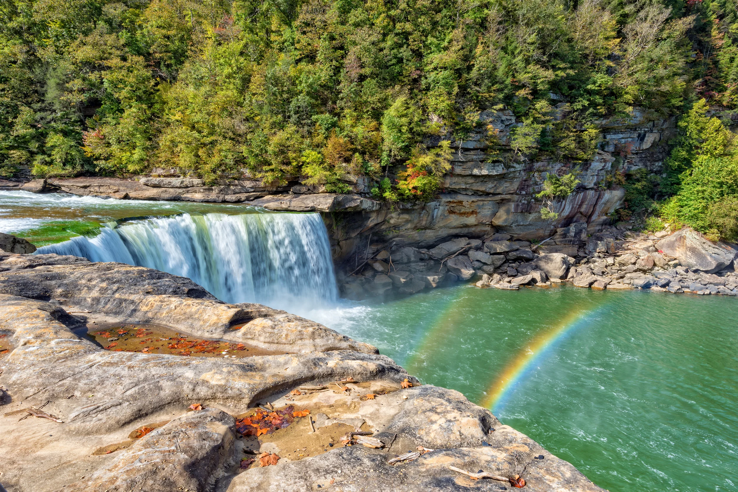 waterfall in Kentucky at Cumberland Falls